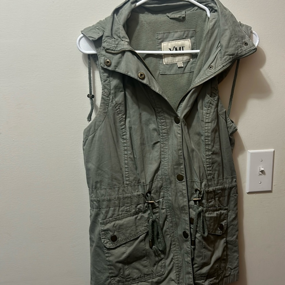 Hooded  vest